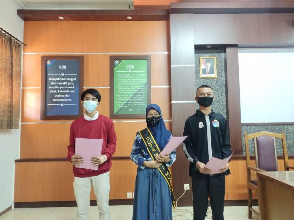 Ajang Pencarian Duta Seni dan Festival Band Secara Online DI SMKN 1 Gombong Ajang Pencarian Duta Seni dan Festival Band Secara Online DI SMKN 1 Gombong